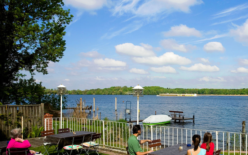 Gäste im Biergarten